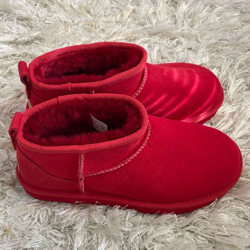 UGG Short Lined Boot. NEW. Never Worn.